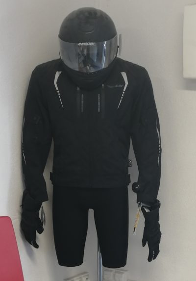 Exemple d'équipement à la moto école de Pole 30 à Nîmes. 